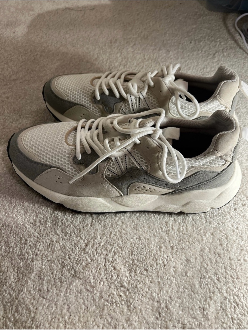 Loft Woman’s Neutral White & Gray Mesh Runner Sneakers
